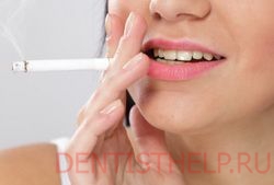 курение - одна из основных причин возникновения желтых зубов