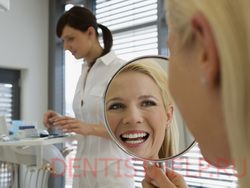 дорогая стоимость - один из главных недостатков лазерного отбеливания зубов